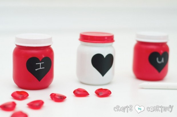 10+ Super Cute DIY Valentine Chalkboard Crafts: DIY baby food Valentine chalkboard jars