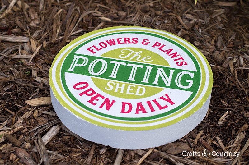 Simple Painted Stepping Stone for your Garden