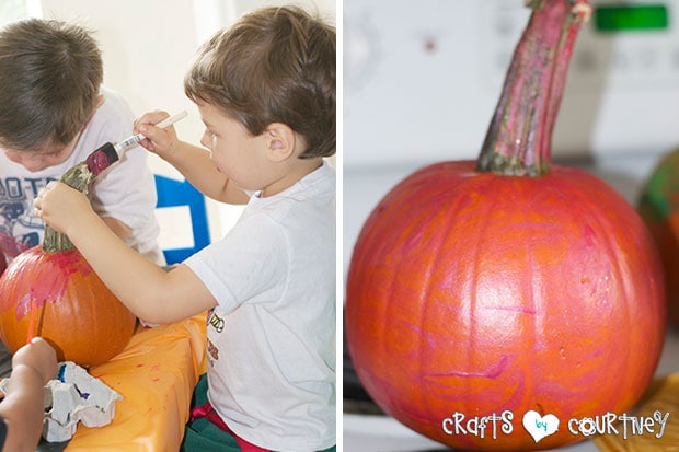 Halloween Pumpkin Decorating Party: Pumpkin Decorating Station: Pumpkin decorating with Toddlers