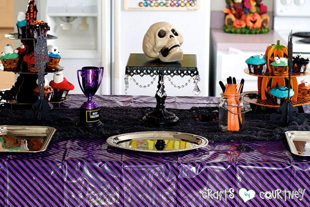 Halloween Pumpkin Decorating Party: Spooky Treats Table