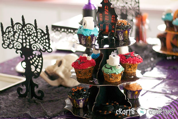 Halloween Pumpkin Decorating Party: Spooky Treats Table: Cupcake Display