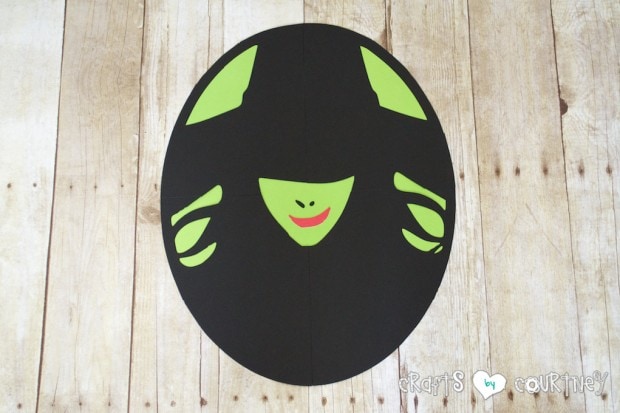Halloween Craft: Wicked Ikea Frame: Add Nose and Mouth