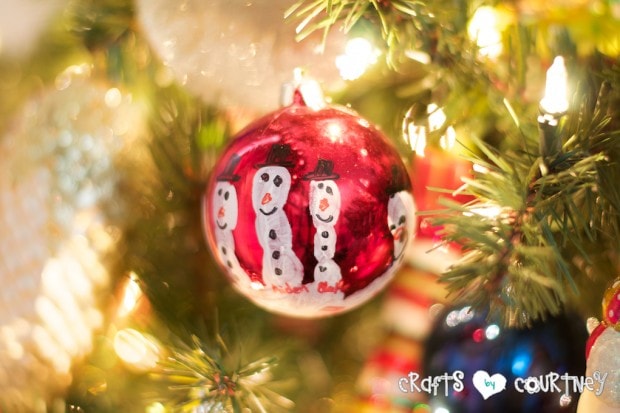 Christmas Home Decor Inspiration: Handprint Snowman Ornament