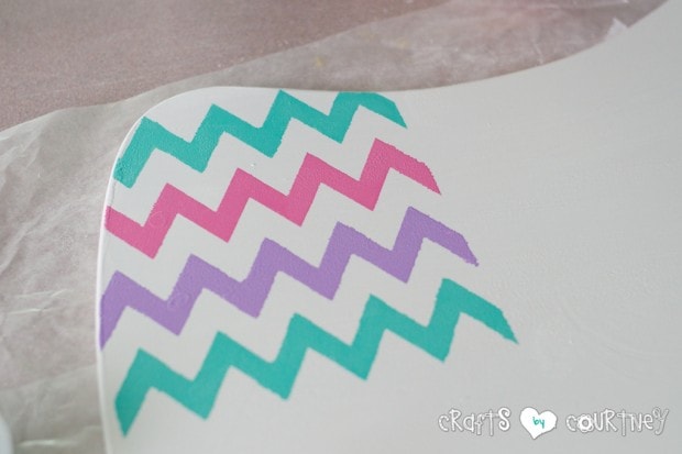 Easy DIY Upcycled Laptop Table Makeover: Pull your stencil off