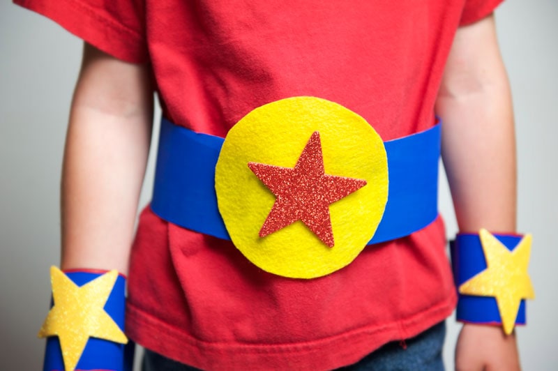 DIY Simple No-Sew Superhero Costume Craft