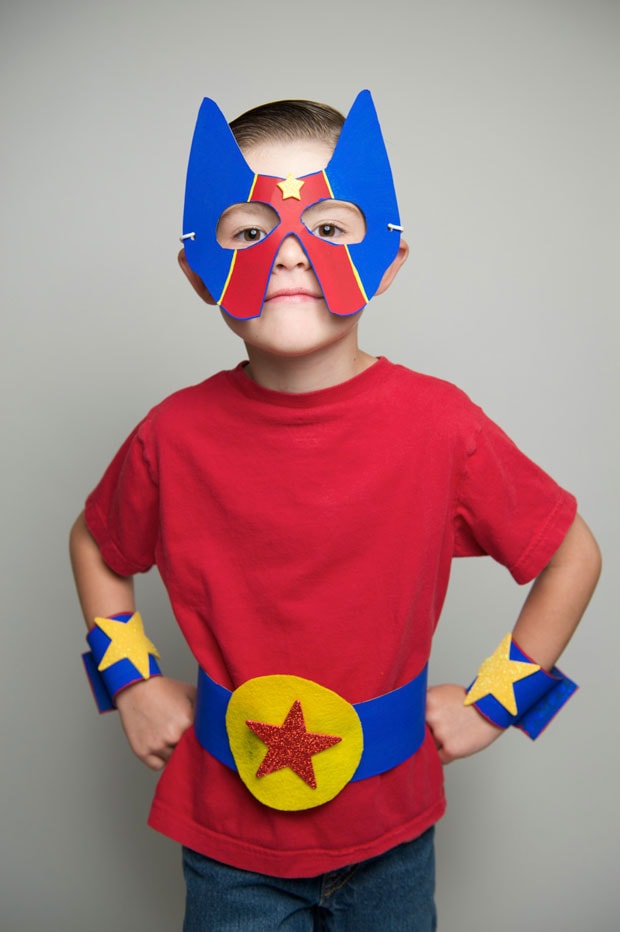 Easy DIY no-sew superhero costume craft