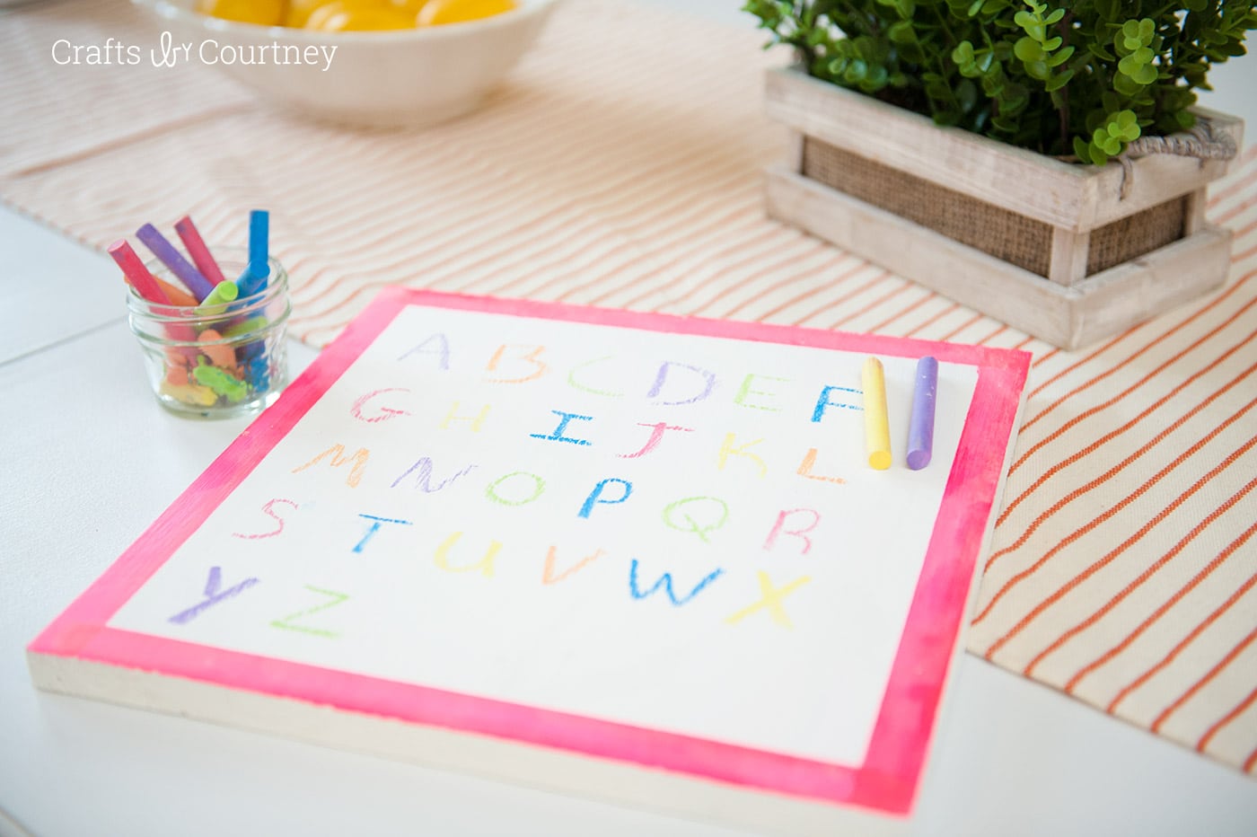 SIMPLE DIY CHALKBOARD CRAFT
