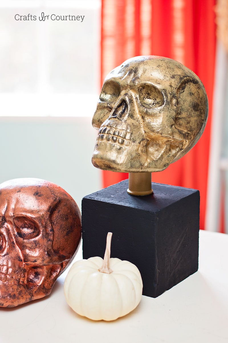 Are you a fan of Pottery Barn like me, then you'll love this DIY Pottery Barn Knockoff if the Skull on a Stand.  I did this fun Halloween craft in now time!! 