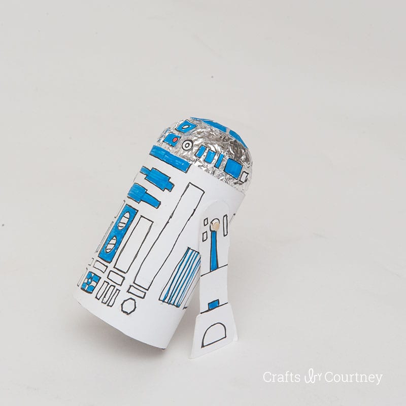 Star Wars Party Ideas - Create a simple R2-D2 cardboard carft