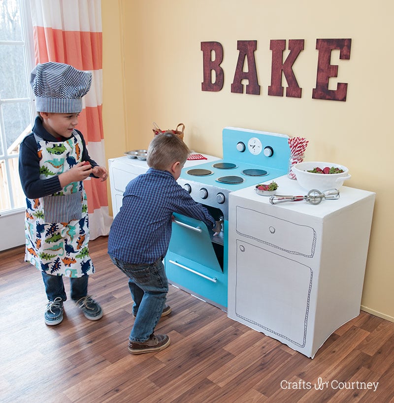 Cardboard Box Craft - Have lots of fun with this DIY Kids Play Stove