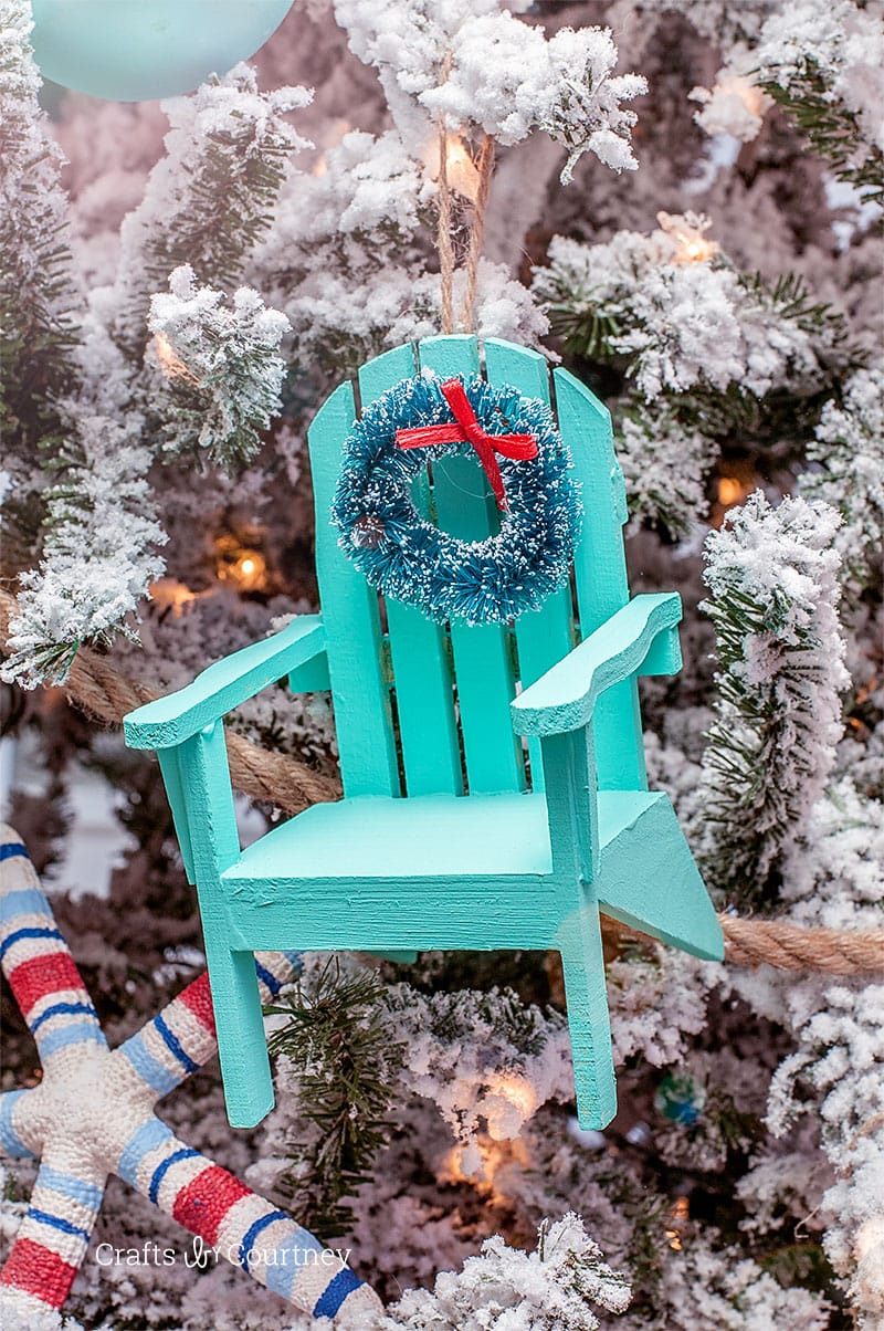 Christmas is my favorite holiday to decorate for, especially since I do a Coastal Christmas.  I'm sharing a simple coastal ornament you can make your for Christmas tree in now time!