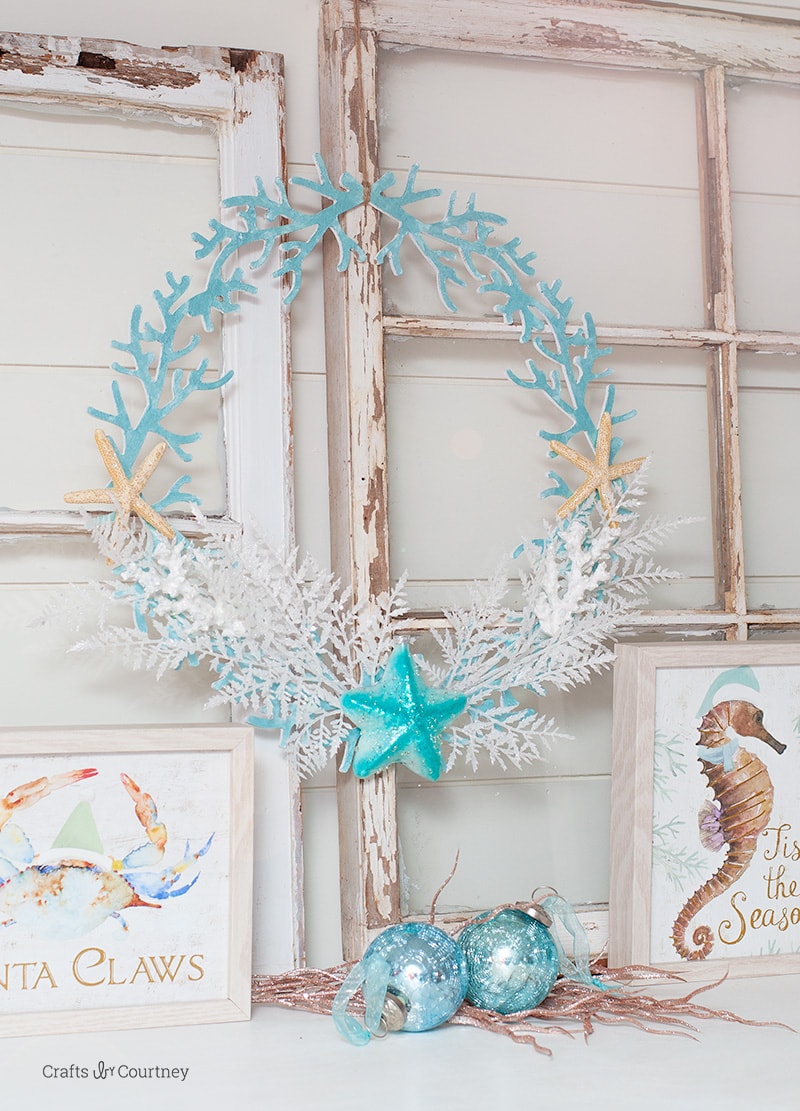 How to make a DIY Coastal Christmas Wreath - 15+ Easy DIY Wreath Ideas