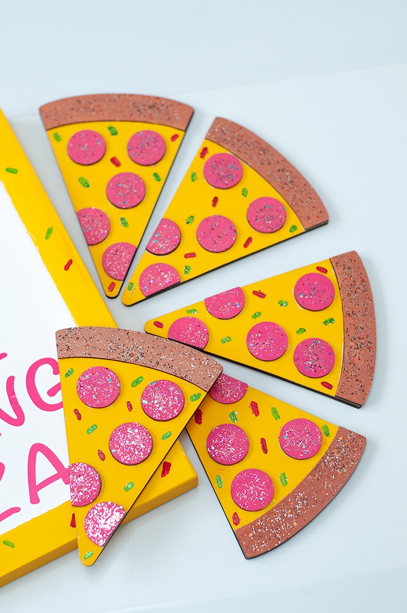 Create a simple DIY Pizza Craft with DecoArt Galaxy Glitter