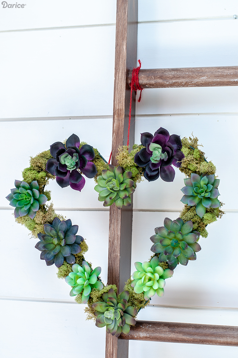 How to make a DIY Succulent Wreath