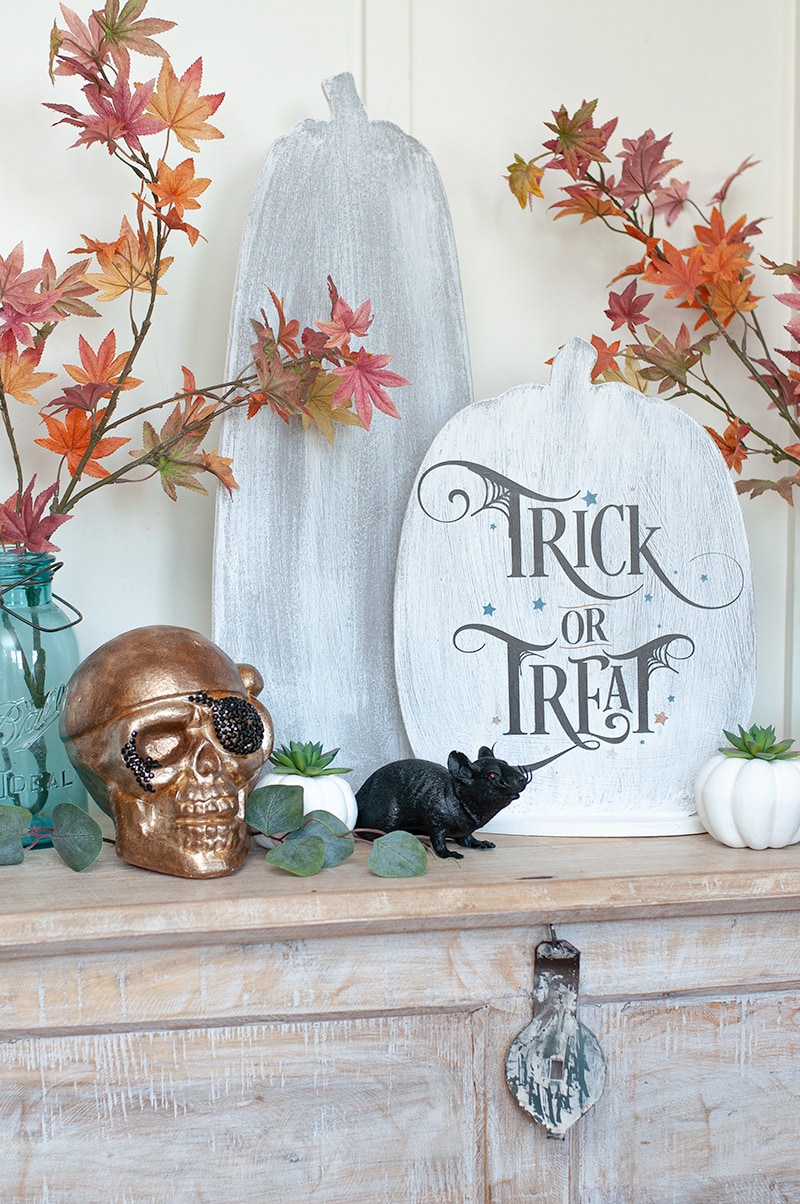 Create a Halloween Reversible Sign using your Silhouette Cameo