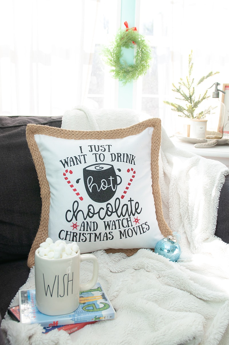 How to make an Easy DIY Christmas Pillow